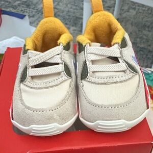 Nike Kids Beige Sneakers with Yellow Lining